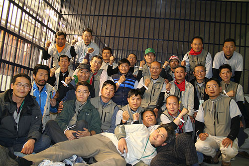 산욱링 불법체류자 수용소에서는